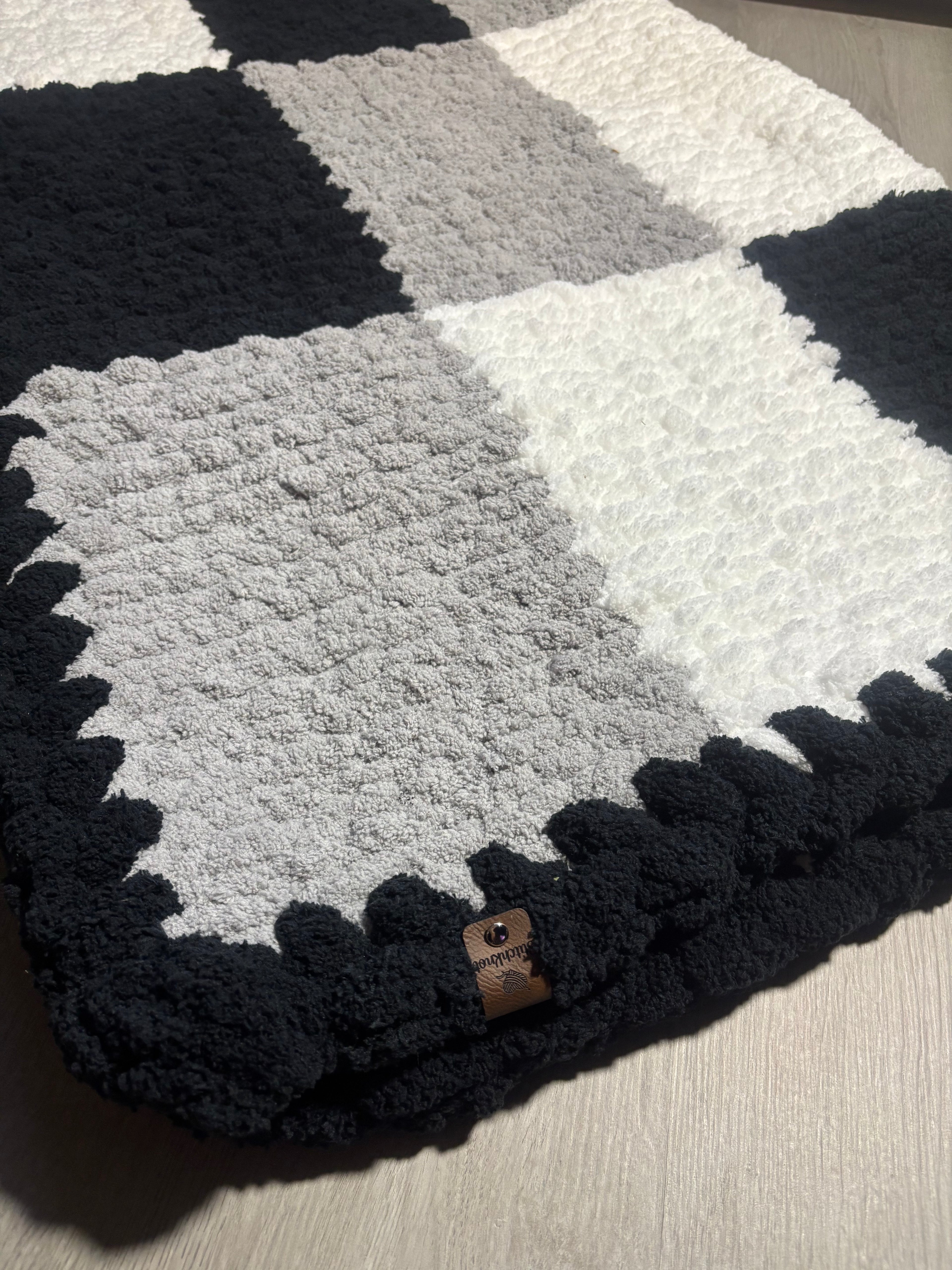 Chunky Hand-knit Checkered Blanket