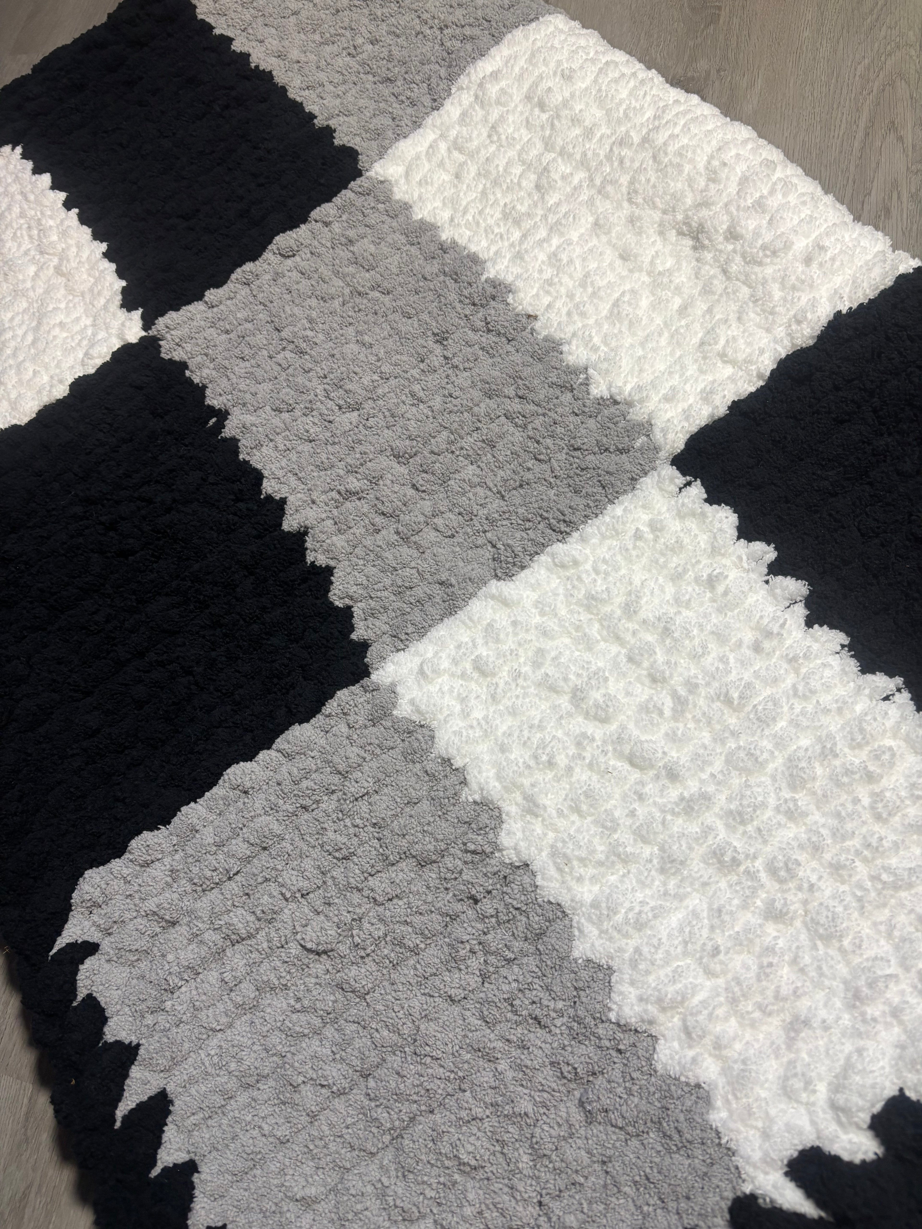 Chunky Hand-knit Checkered Blanket